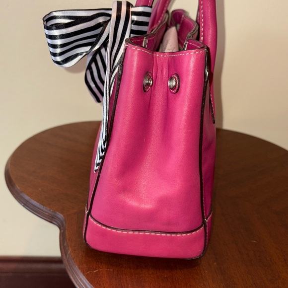 Coach  shoulder bag  thick smooth leather bright pink  Silvertone HW f13675  EUC - Picture 13 of 17